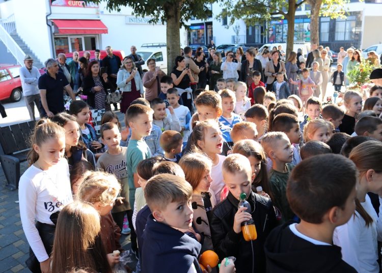 Ljubuški: Učenici sudjelovali na manifestaciji “Dani kruha i zahvalnosti za plodove zemlje”