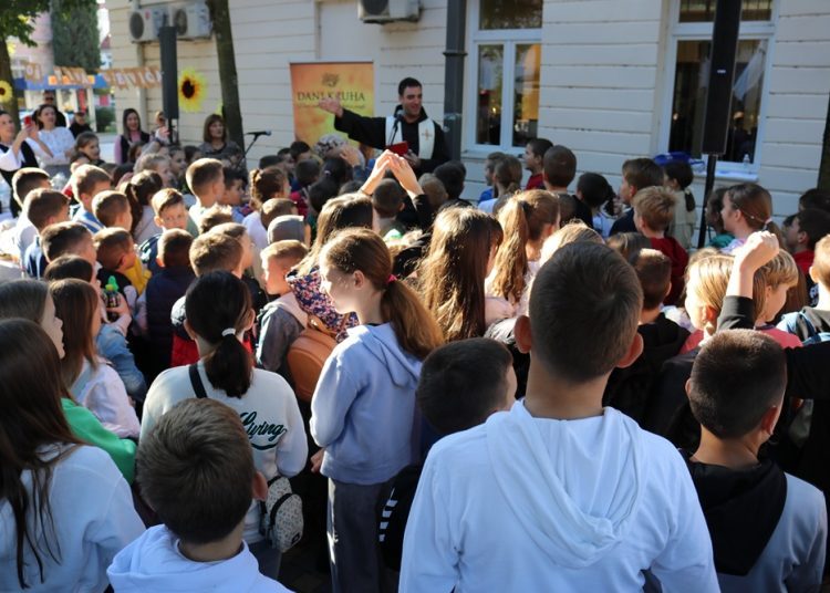 Ljubuški: Učenici sudjelovali na manifestaciji “Dani kruha i zahvalnosti za plodove zemlje”