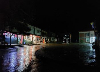 U područjima pogođenim poplavama nije bilo novih problema, potraga za nestalima se nastavlja