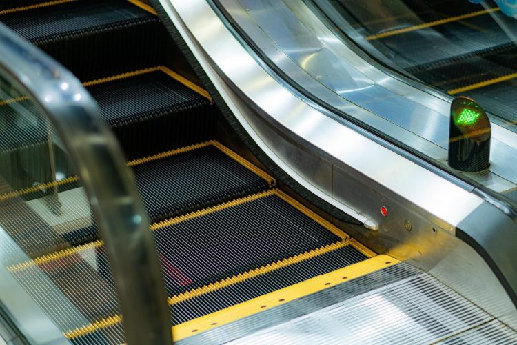 Zašto pokretne stepenice imaju četke sa strane? Razlog bi vas mogao iznenaditi