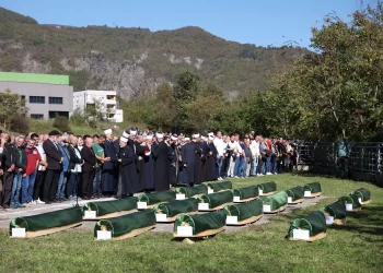 Tišina, bol i tuga prekrile Donju Jablanicu: Održan posljednji ispraćaj za 19 nastradalih