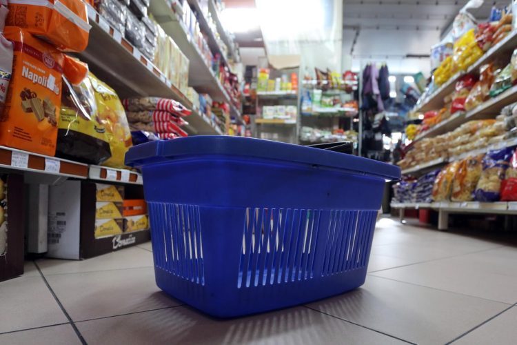 Potrošačka košarica u pet godina poskupjela gotovo 1200 KM, a prosječna plaća porasla 450 KM