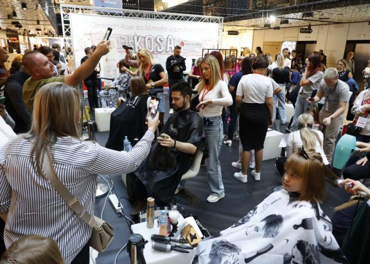 Akcija ‘Moja kosa, tvoja kosa’ – Za djecu oboljelu od raka, svoju kosu doniralo je 145 dječaka i djevojčica