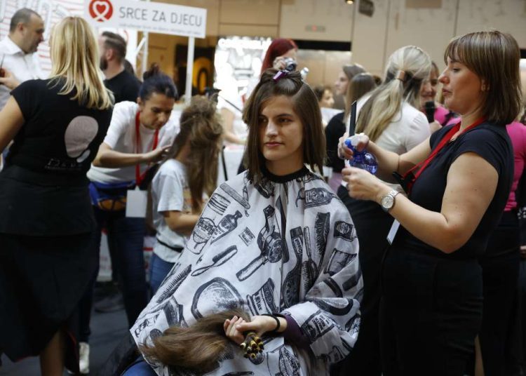 Akcija ‘Moja kosa, tvoja kosa’ – Za djecu oboljelu od raka, svoju kosu doniralo je 145 dječaka i djevojčica