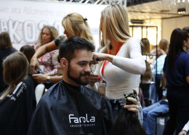 Akcija ‘Moja kosa, tvoja kosa’ – Za djecu oboljelu od raka, svoju kosu doniralo je 145 dječaka i djevojčica