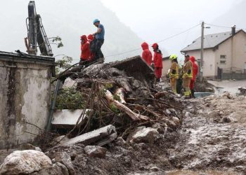 Spasilačke ekipe tragaju za nestalima i rade na uklanjanju štete