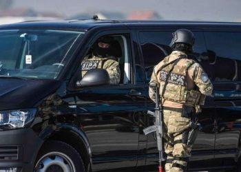 Pripadnici SIPA-e na terenu nakon dojave o bombi u prostorijama OSBiH