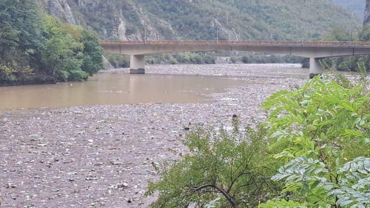 Brane na Neretvi stabilne. Uklanjanje otpada će trajati najmanje mjesec dana
