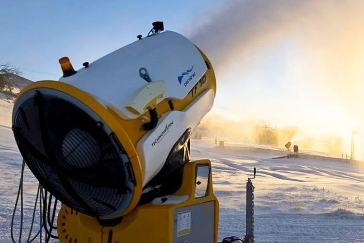 Temperature gotovo ljetne, a na Jahorini proizvode snijeg, za tjedan dana obvezna i zimska oprema