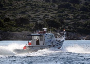 Split: Policajac skokom u more spasio dvoje brodolomaca