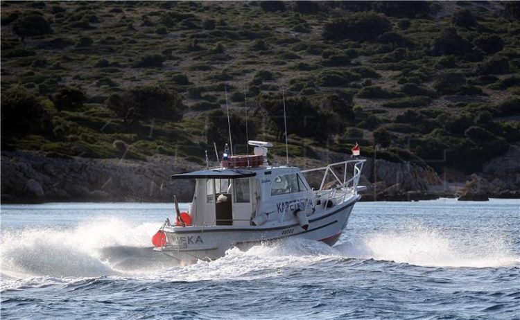 Split: Policajac skokom u more spasio dvoje brodolomaca
