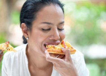 Hrana i pića koje biste trebali izbjegavati u menopauzi. Uzrokuju masnoću na trbuhu