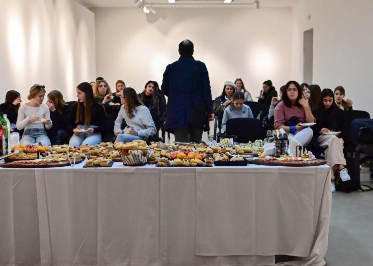 Umjetnost bez granica: Učenici iz Ploča posjetili Akademiju likovnih umjetnosti Sveučilišta u Mostaru