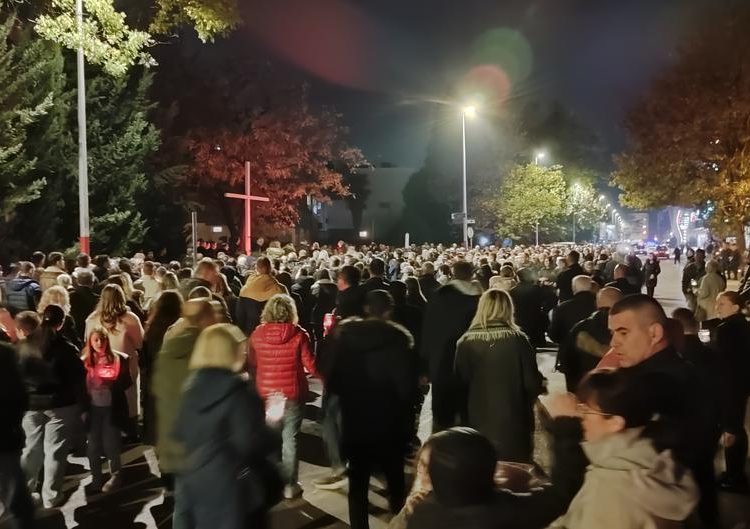 Tisuće u Mostaru pjevaju ‘Rajska djevo kraljice Hrvata’