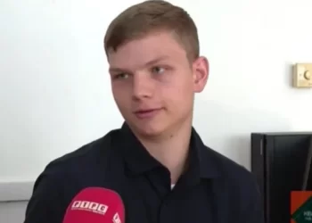 Mladi programer iz Dervente ide u dva razreda i radi u privatnoj tvornici