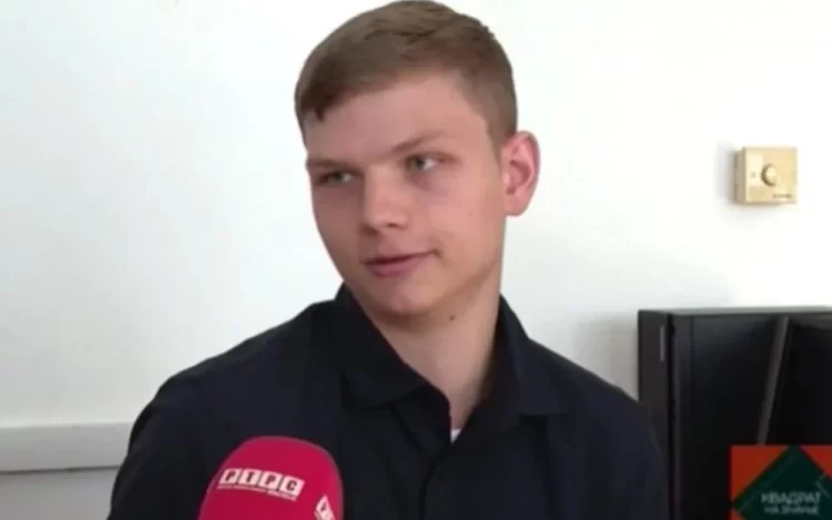 Mladi programer iz Dervente ide u dva razreda i radi u privatnoj tvornici