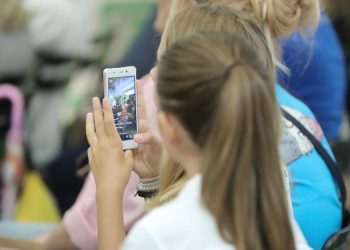 Zbog mobitela djeci slabe motoričke sposobnosti, dolazi do fraktura prstiju