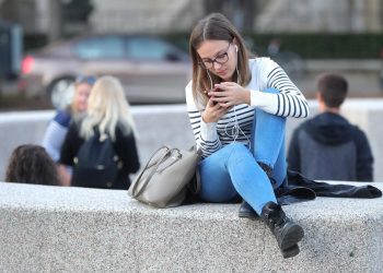 Mlađim od 16 godina zakonom zabranili korištenje društvenih mreža