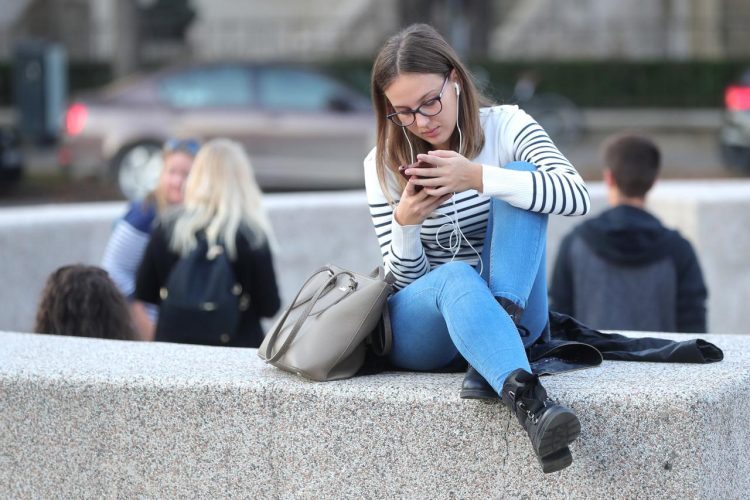 Mlađim od 16 godina zakonom zabranili korištenje društvenih mreža