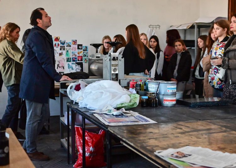 Umjetnost bez granica: Učenici iz Ploča posjetili Akademiju likovnih umjetnosti Sveučilišta u Mostaru