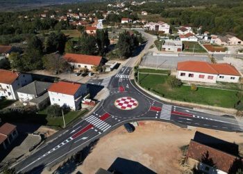 Mjesto u Hercegovini kružnim tokom privuklo ogromnu pozornost: Krasi ga šahovnica
