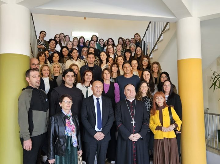 Biskup Petar Palić posjetio širokobriješke škole