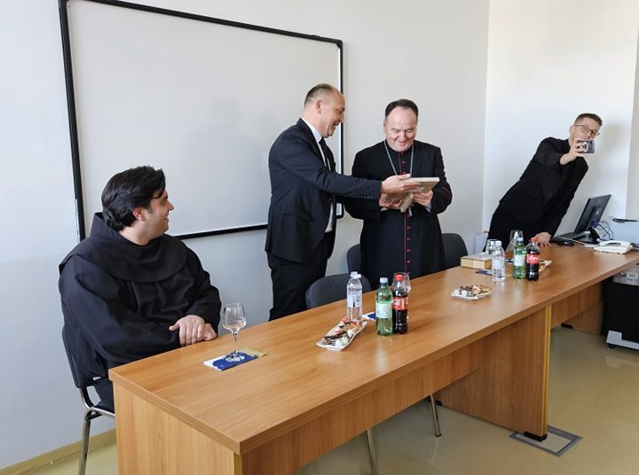 Biskup Petar Palić posjetio širokobriješke škole