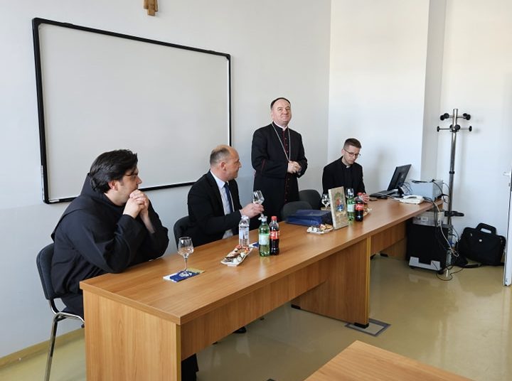 Biskup Petar Palić posjetio širokobriješke škole