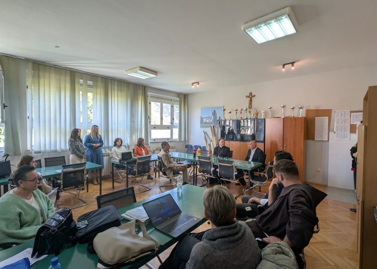 Biskup Petar Palić posjetio širokobriješke škole