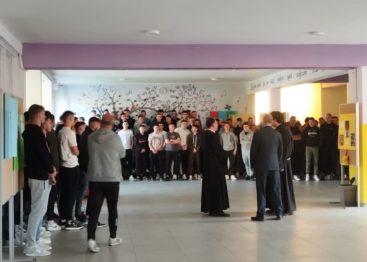 Biskup Petar Palić posjetio širokobriješke škole