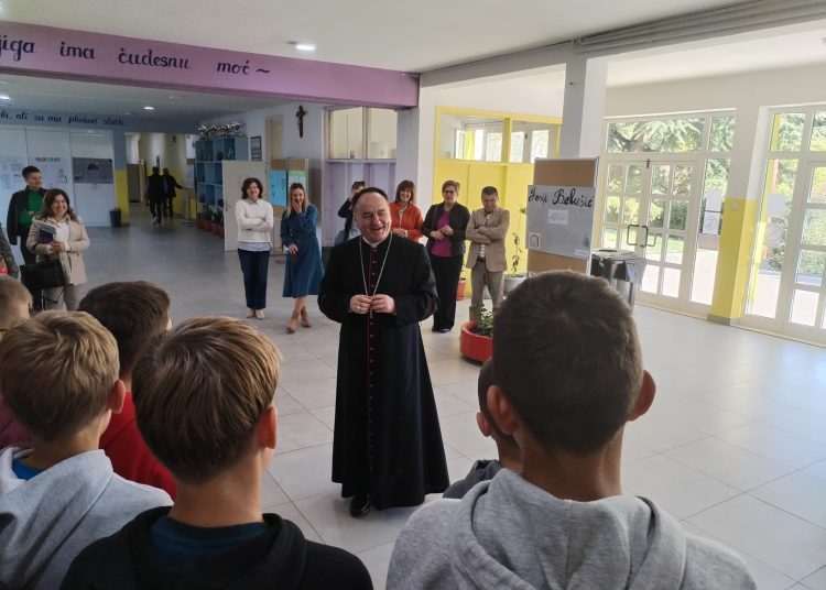 Biskup Petar Palić posjetio širokobriješke škole
