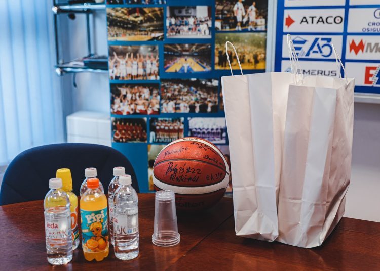 Biskup Petar Palić posjetio HKK Široki