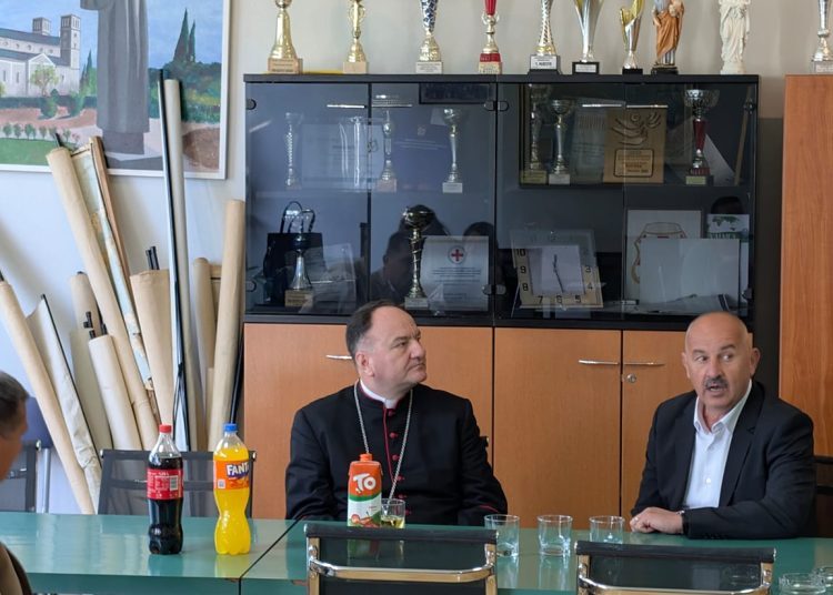 Biskup Petar Palić posjetio širokobriješke škole