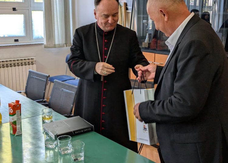 Biskup Petar Palić posjetio širokobriješke škole