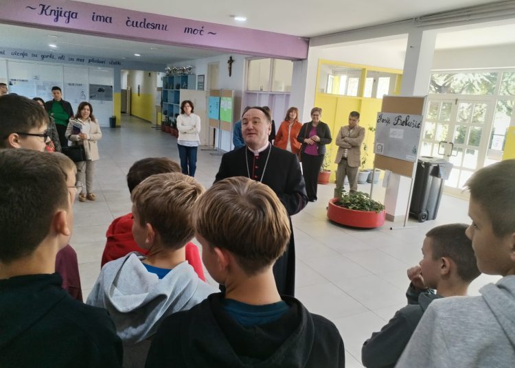 Biskup Petar Palić posjetio širokobriješke škole