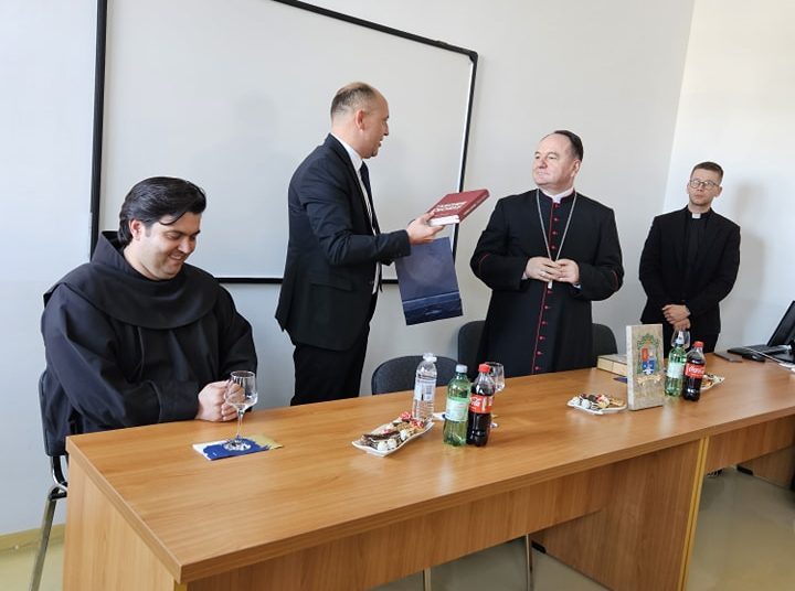 Biskup Petar Palić posjetio širokobriješke škole