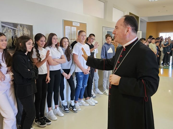 Biskup Petar Palić posjetio širokobriješke škole