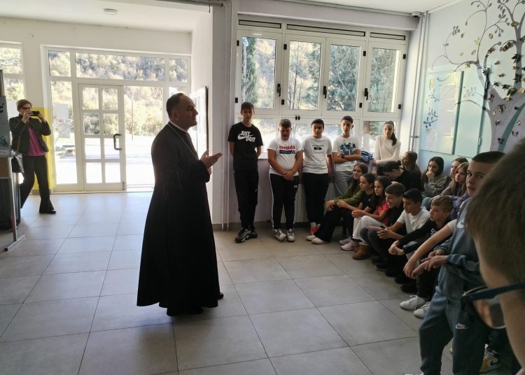 Biskup Petar Palić posjetio širokobriješke škole