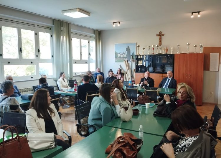 Biskup Petar Palić posjetio širokobriješke škole