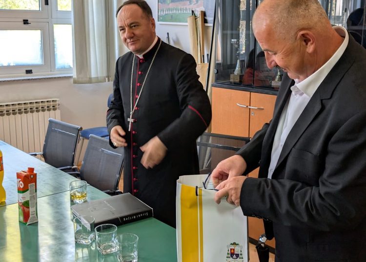 Biskup Petar Palić posjetio širokobriješke škole