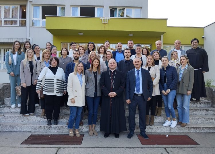 Biskup Petar Palić posjetio širokobriješke škole