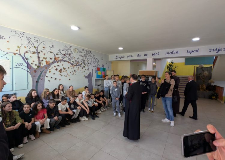 Biskup Petar Palić posjetio širokobriješke škole