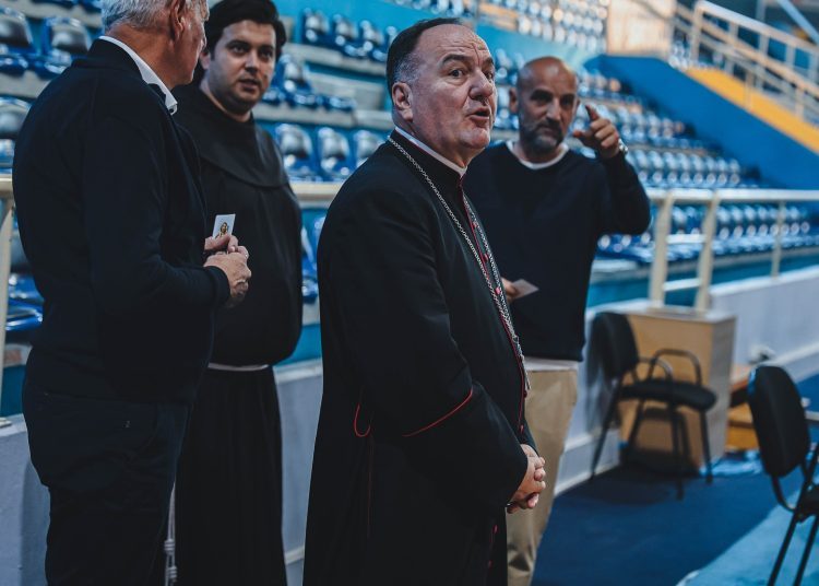Biskup Petar Palić posjetio HKK Široki