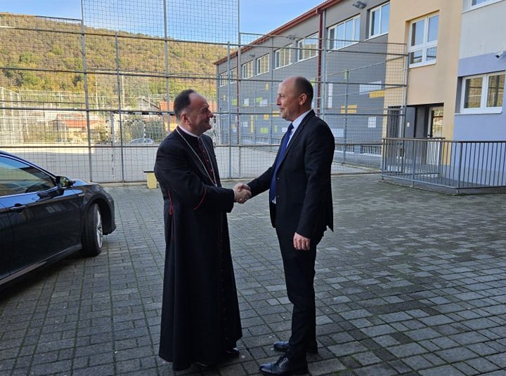 Biskup Petar Palić posjetio širokobriješke škole