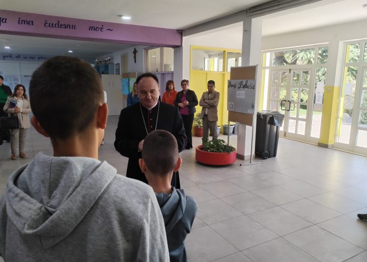 Biskup Petar Palić posjetio širokobriješke škole