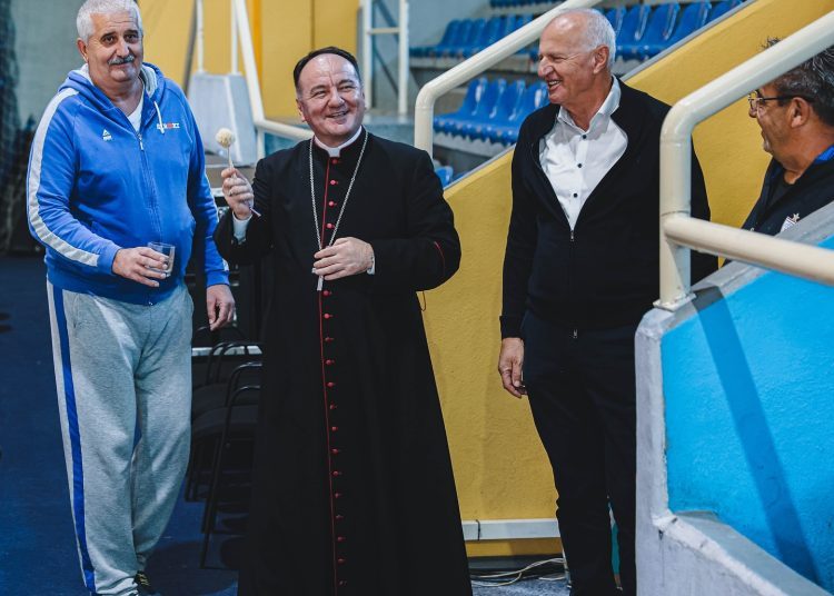 Biskup Petar Palić posjetio HKK Široki