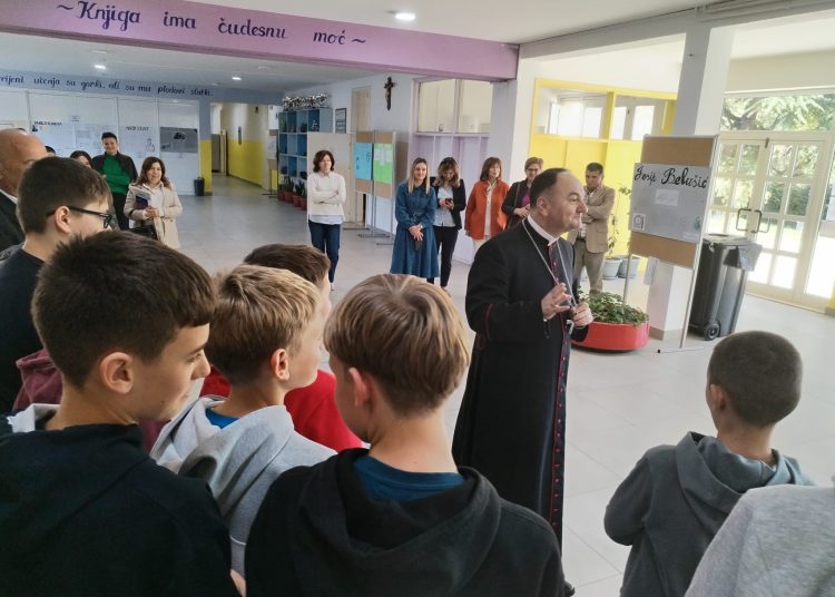 Biskup Petar Palić posjetio širokobriješke škole