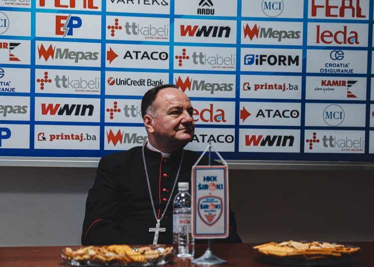 Biskup Petar Palić posjetio HKK Široki