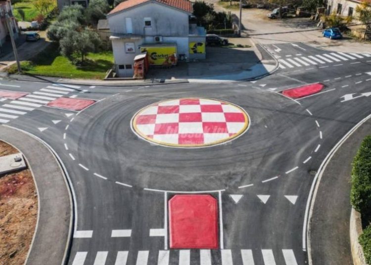 Mjesto u Hercegovini kružnim tokom privuklo ogromnu pozornost: Krasi ga šahovnica