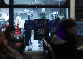 Tisuće bh. građana čekale na kupnju zbog Crnog petka, rekordi u potrošnji